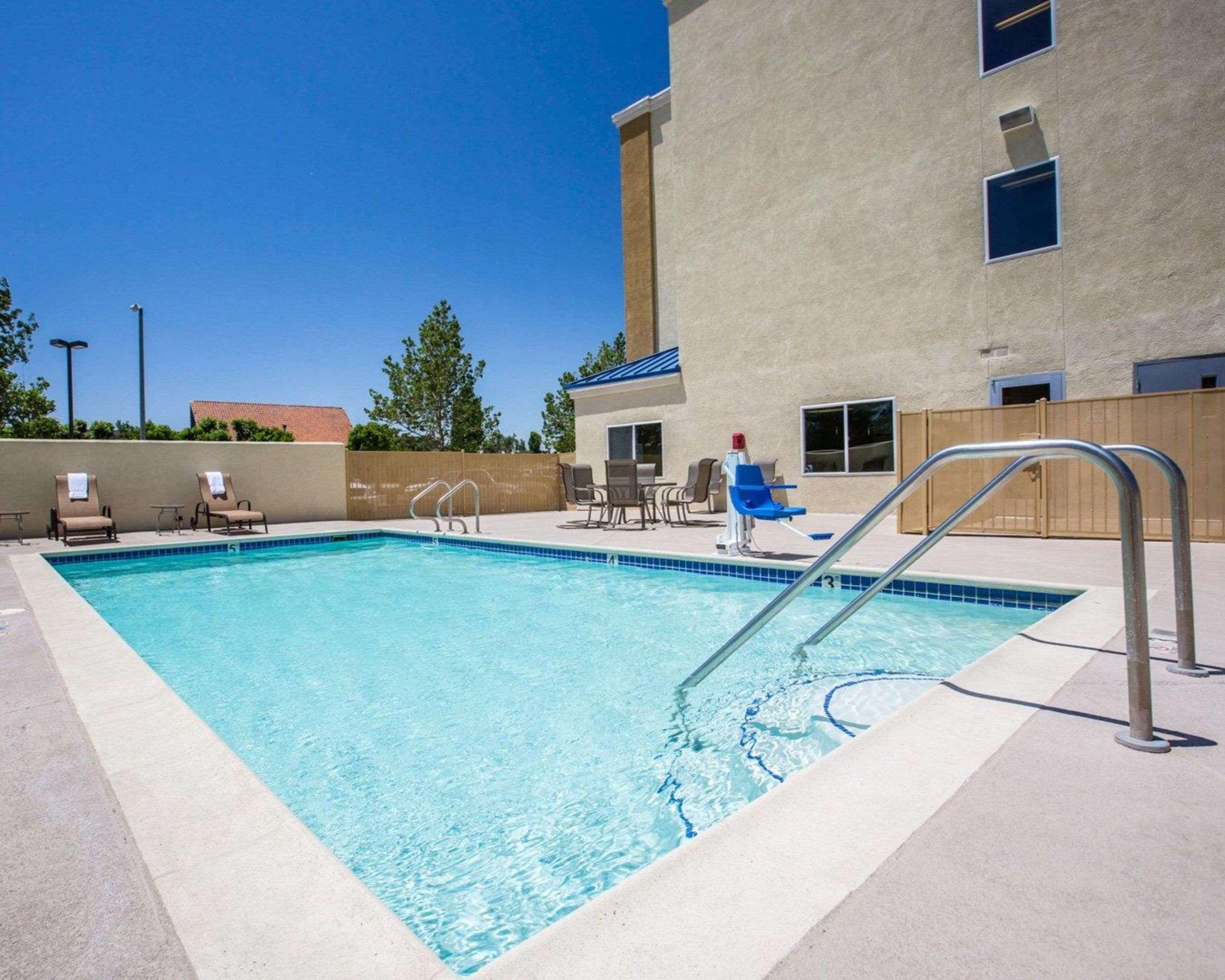 Comfort Suites Victorville-Hesperia מראה חיצוני תמונה