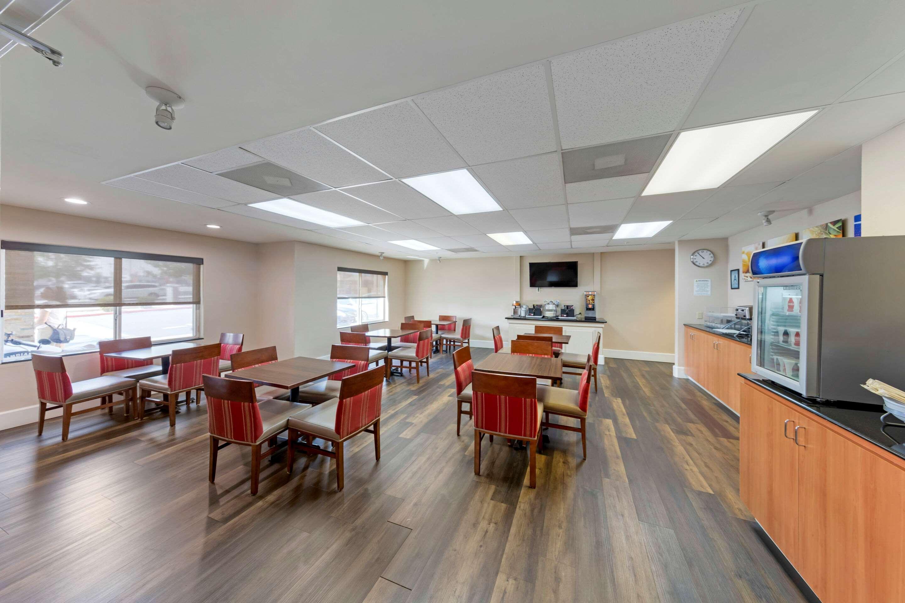 Comfort Suites Victorville-Hesperia מראה חיצוני תמונה